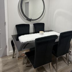 Black Table With Black Chairs And Mirror