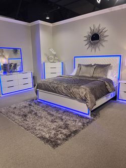 Stunning bedroom Set w/diamond stitched headboard & eight vibrant colors LED Lights