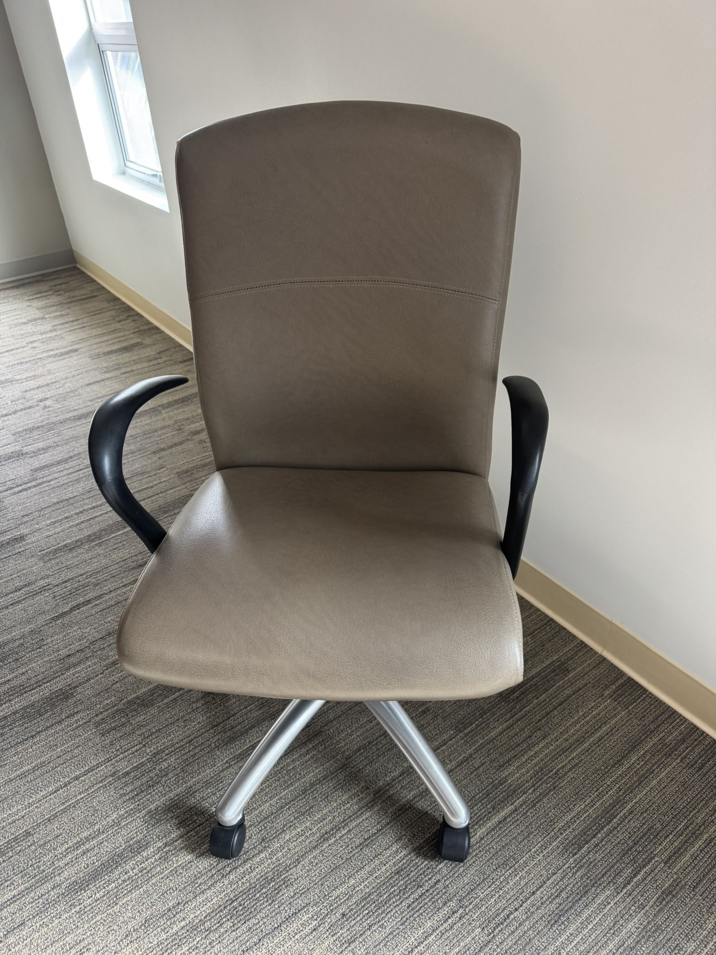 Comfortable and Stylish Office Chairs