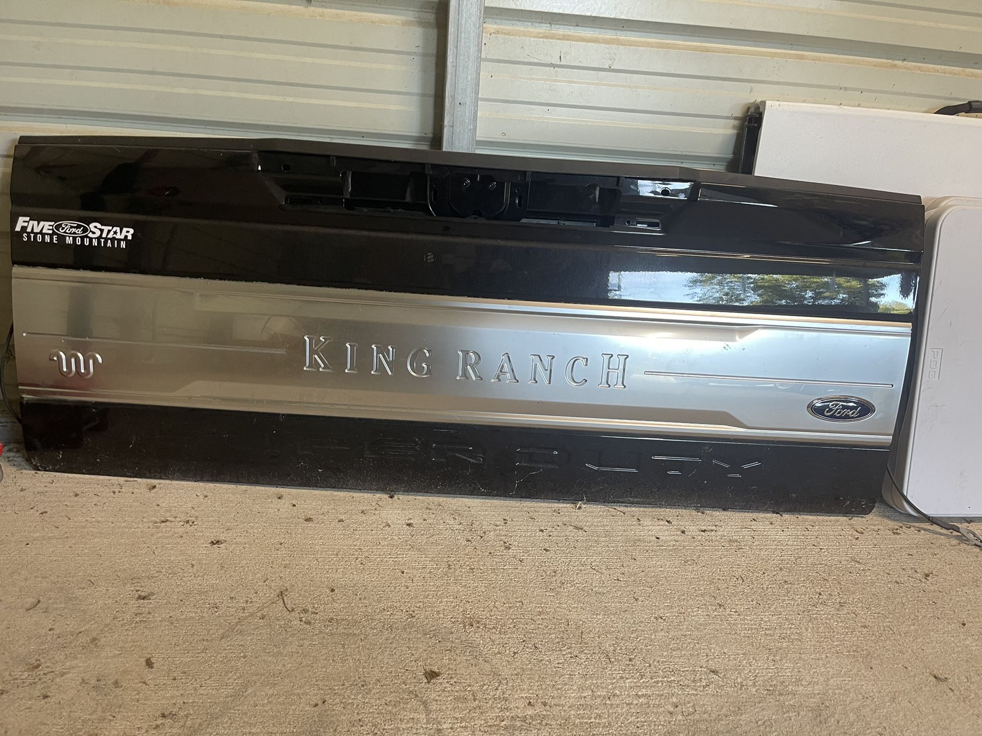Left gate For 2017 And Up F-350 King Ranch