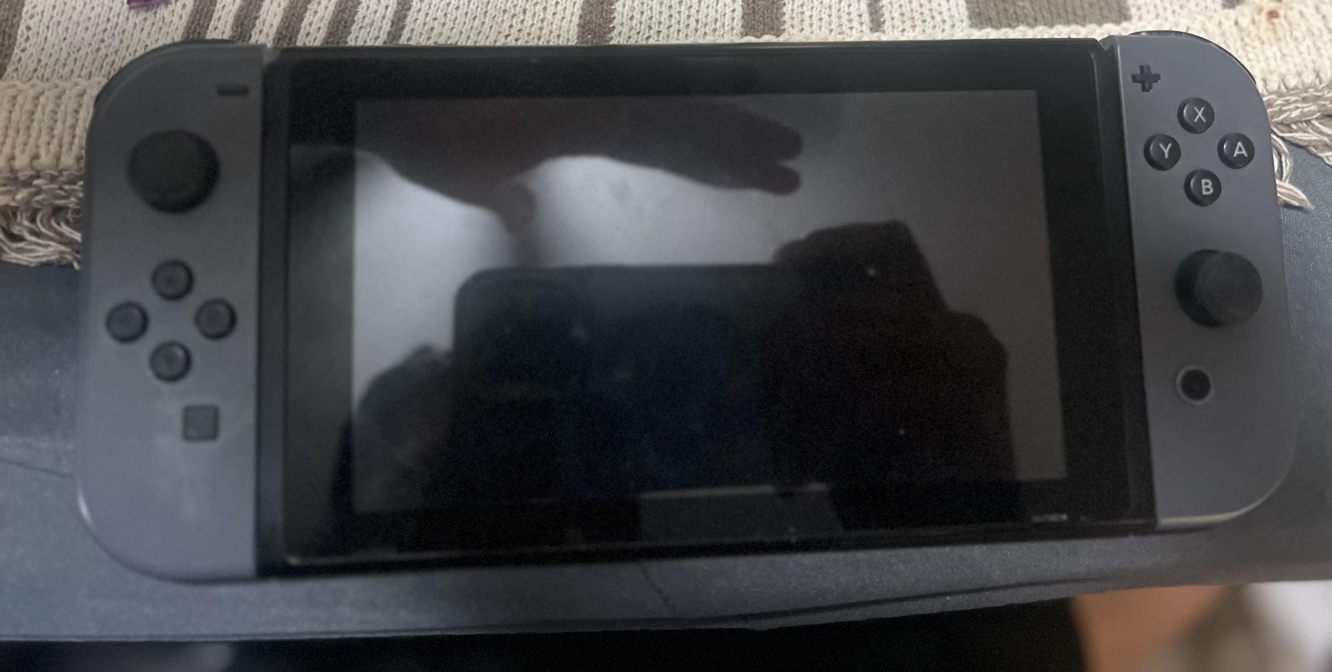 Nintendo Switch V2 ( Cheap ) Read Description !