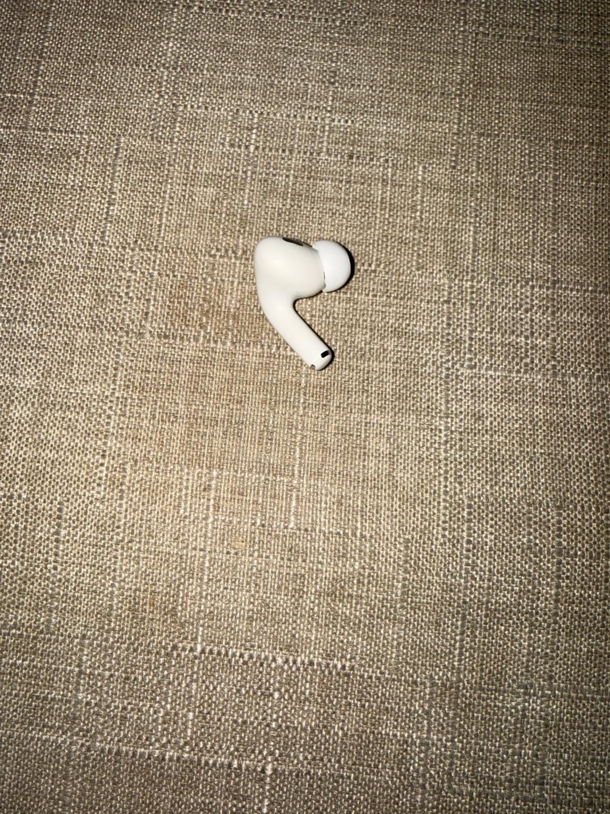 Apple AirPod Pro 2 Generation ( Only Left Ear ) Authentic $60