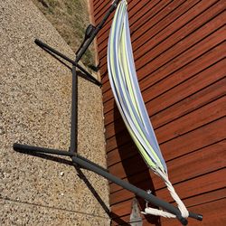 Outdoor patio hammock with stand
