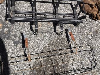 Wall or railing hanging flower baskets with liners