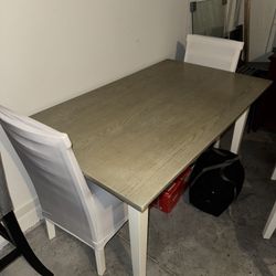 Dining Table (Great condition)