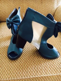Blue mesh anklet pump
