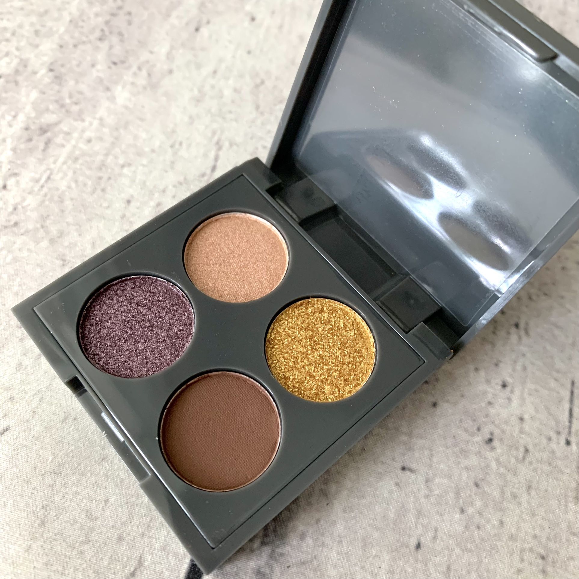 New KAB COSMETICS Pressed Pigment Quad Eyeshadow in Deep Smoke 3.6g