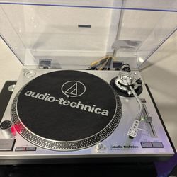 Audio Technica Record Player/turntable