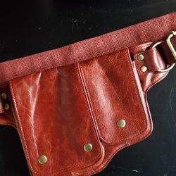 MOTHER'S DAY SPECIAL!!!  VINTAGE Red Leather Vicenzo Hip/Belt Bag / Fanny Pack