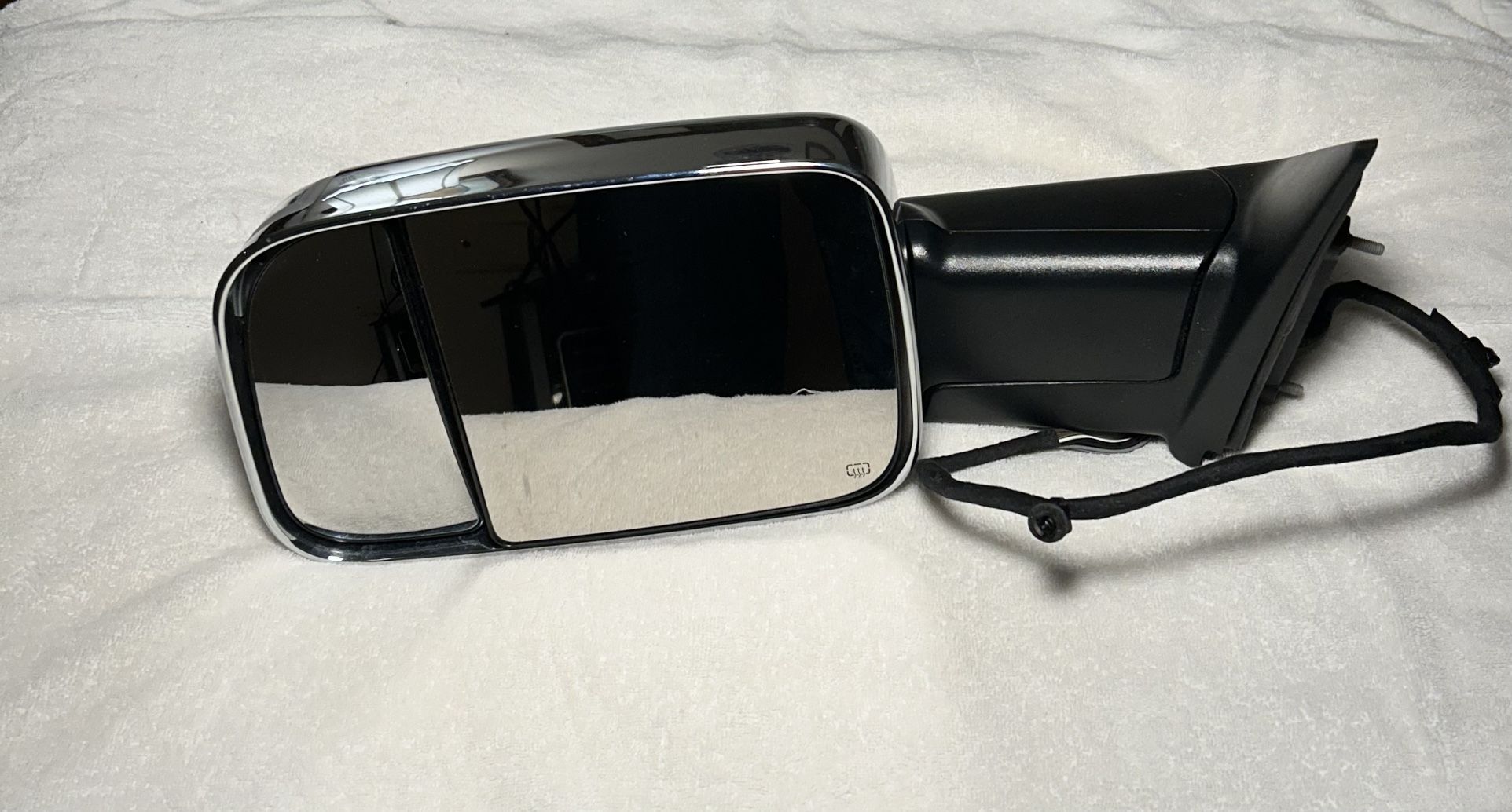 2018 Ram 2500 folding Tow Mirror Chrome Heated