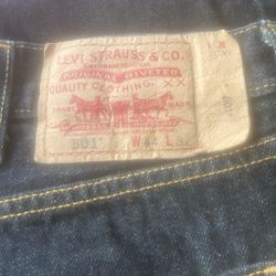 Levi’s.   501    W44   X. L 32