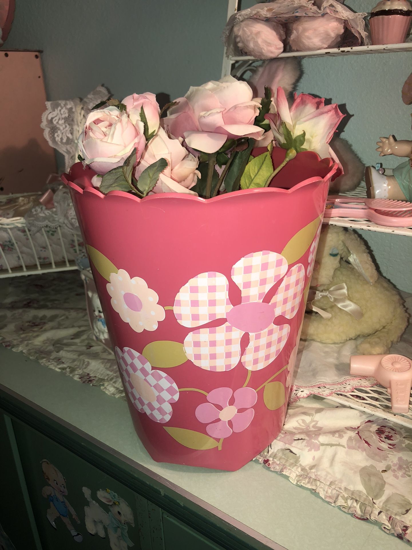 Vintage pink Plastic flower power waste basket /trashcan