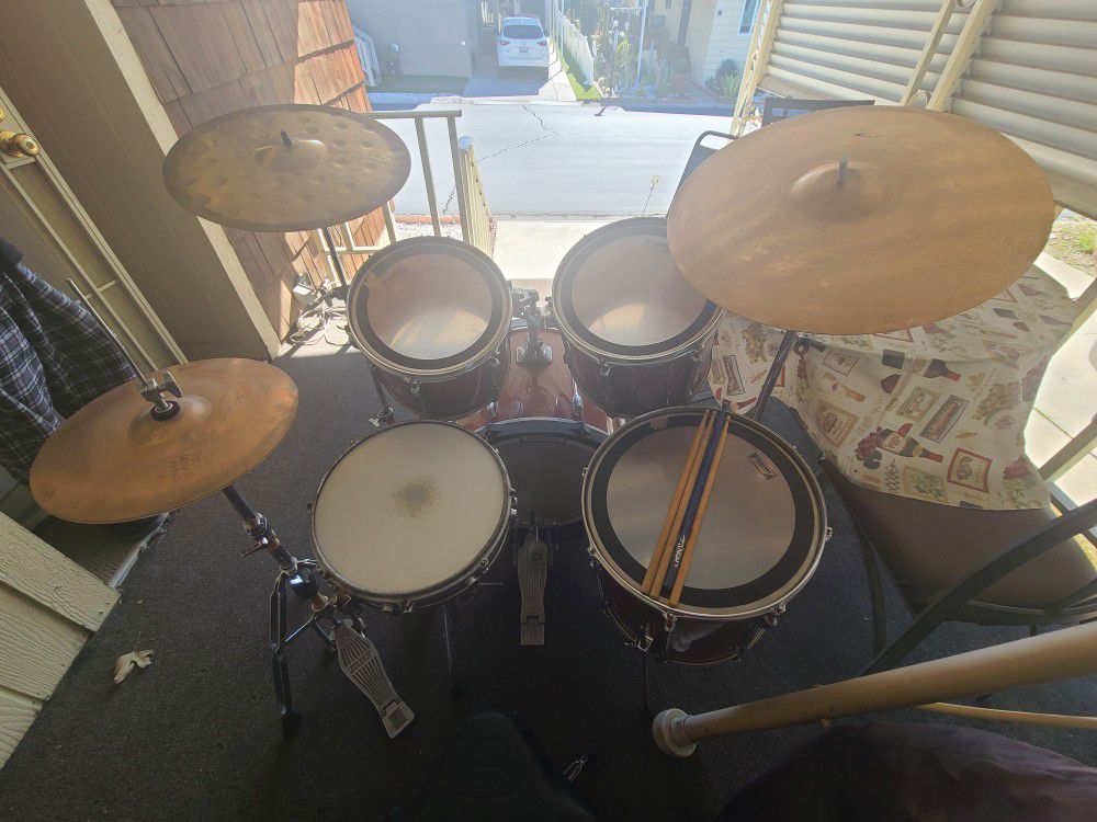 Drums DRUM SET TAMA ROCKSTAR COMPLETE WITH CYMBALS AND HARDWARE 