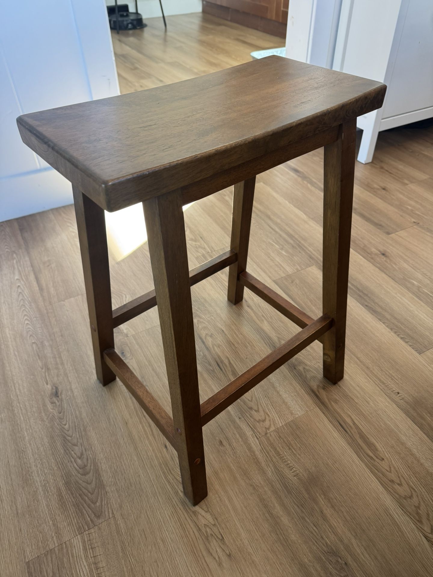 bar stool-excellent condition 18” W x 9” L x 24” H