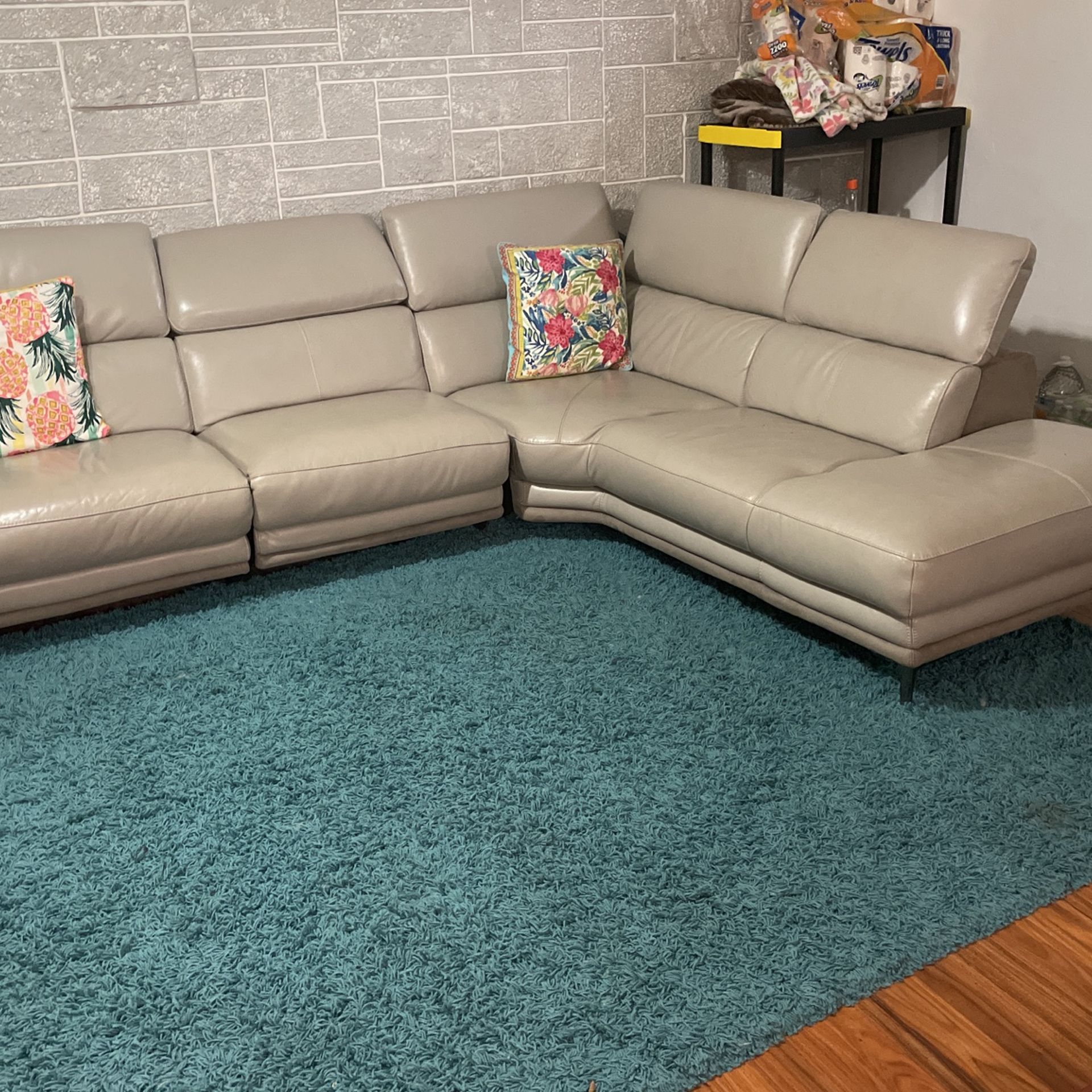 Crème Colored Couch With 2 Reclininers