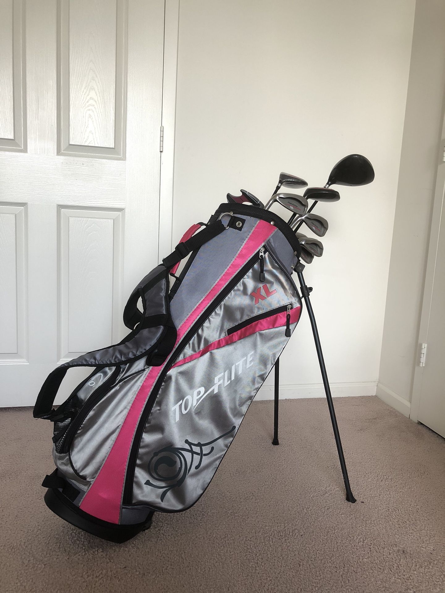 Top Flite woman’s golf clubs (left handed)