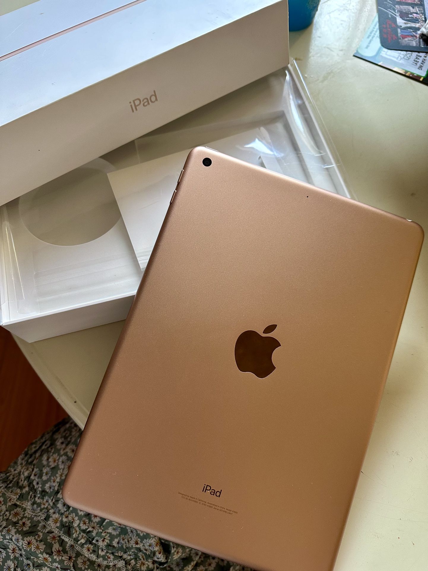 Apple iPad - rose Gold 128GB (6th Gen With WiFi) 