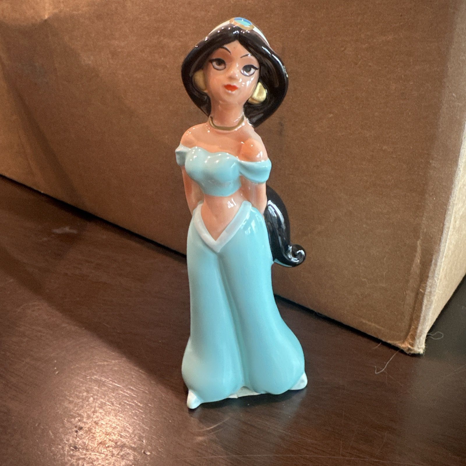 Disney's Aladdin - Jasmine - Figurine Ceramic Porcelain - 5.75" Tall