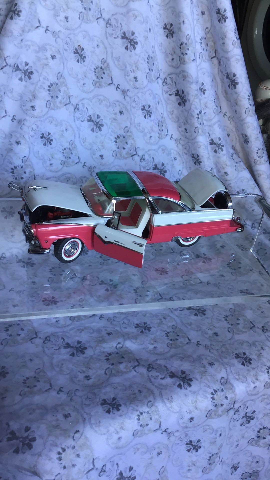 Collectible Franklin Mint 1/24 Scale Ford Crown Victoria 