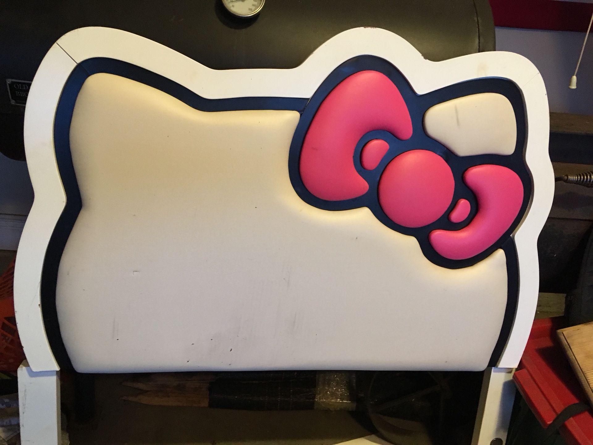 Hello Kitty Haedboard