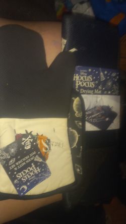 Disney HOCUS POCUS OVEN MIT AND POT HOLDER SET AND DISH SRYING MAY