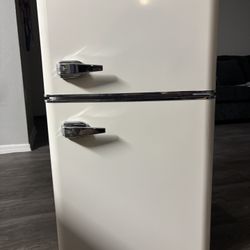 Insignia Mini Fridge