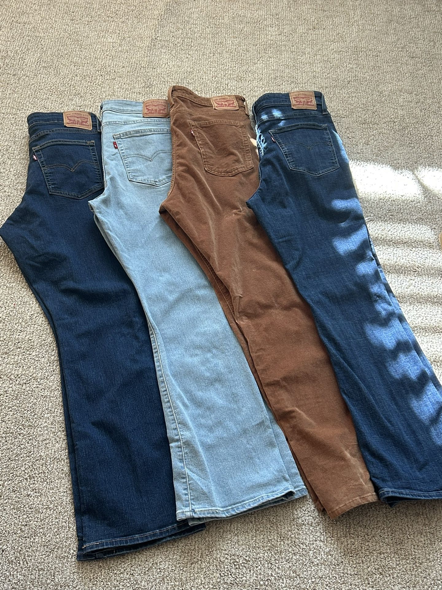 Levi 725 High rise Bootcut Size 32/30