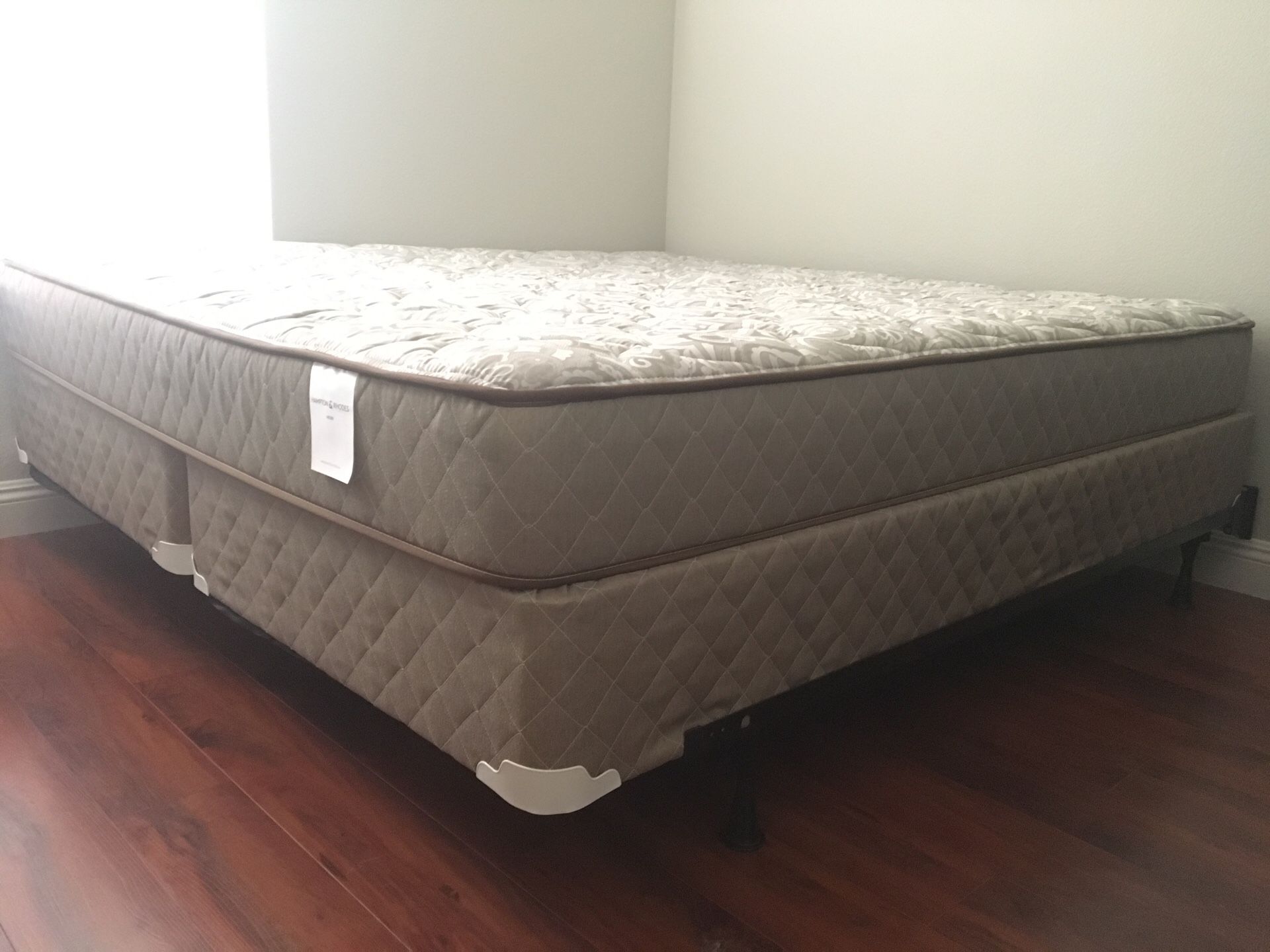 Hampton and Rhodes HR300 QueenSize Plush Mattress
