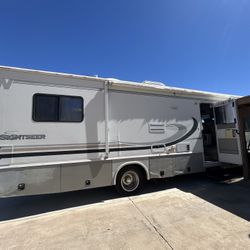 2004 Winnebago sightseer