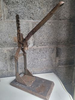 Vintage bottle capper