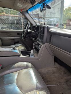 2005 GMC Yukon XL Series SLT