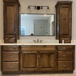 Large Vanity With 2 Piers - NEED GONE ASAP!