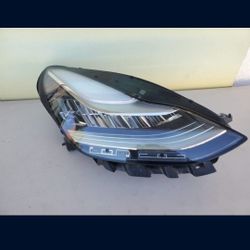 2017 - 2020 TESLA MODEL 3 RIGHT
HEADLIGHT LED PASSENGER SIDE GENUINE
USED OEM. AA3