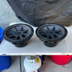 2 15" Kickers CVR 