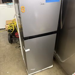 Refrigerator top and bottom compact Hisense silver