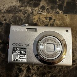 Nikon COOLPIX S4000 12.0MP Digital Point And Shoot Camera - Silver