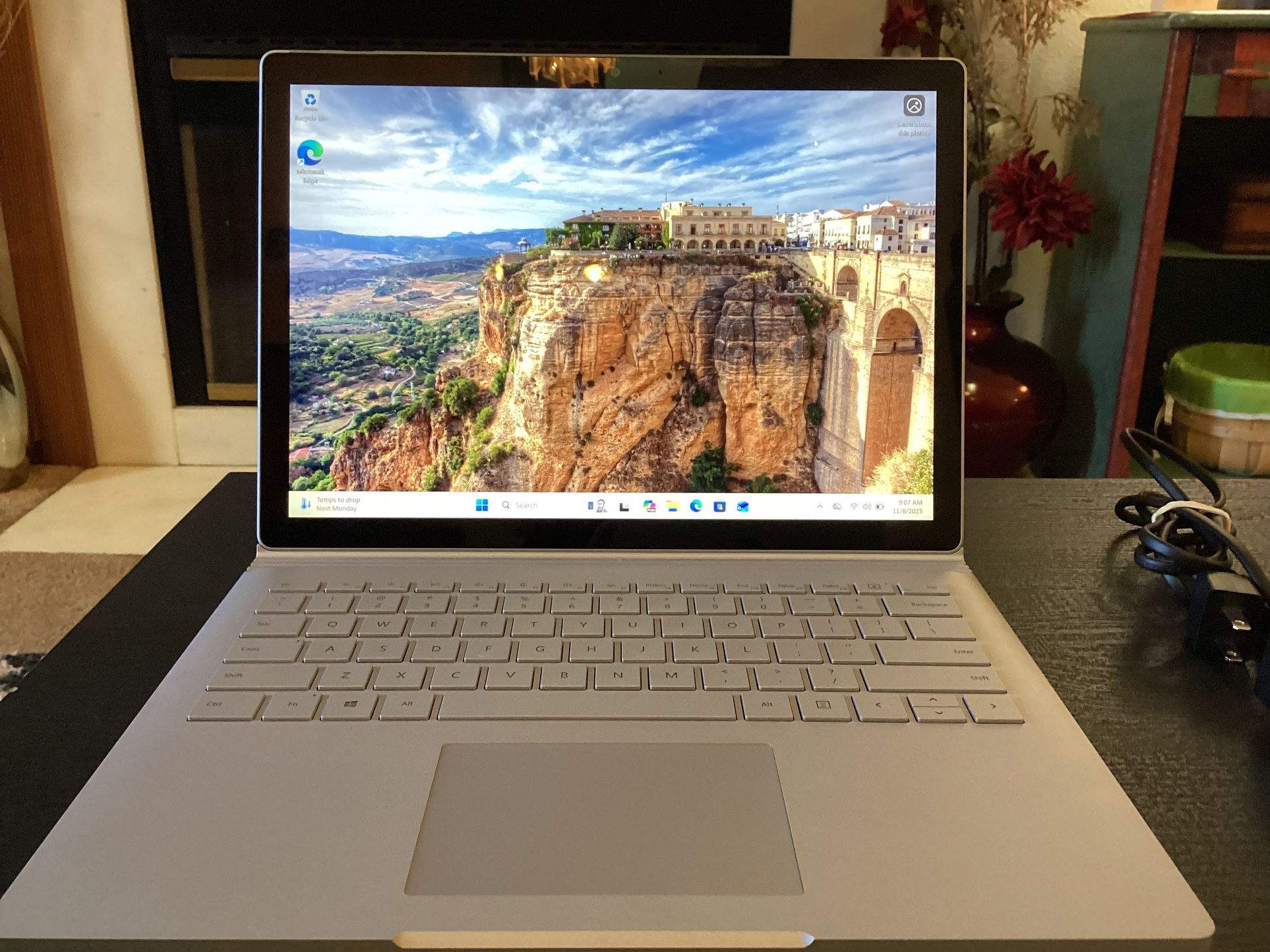 Microsoft Surface Book 2-13.5 Inch Touchscreen-2&1 Detachable Tablet, Windows 11 & Face Recognition Excellent Condition. Specs In Pictures. 