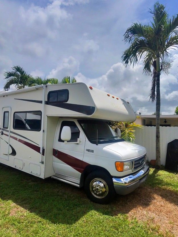 2006 Coachmen Freelander Just Remodeled