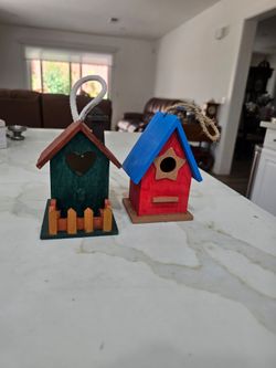 Set of 2 Mini Wooden Birdhouses – Hand-Painted Hanging Decorative Birdhouse Ornaments Rustic Country Décor