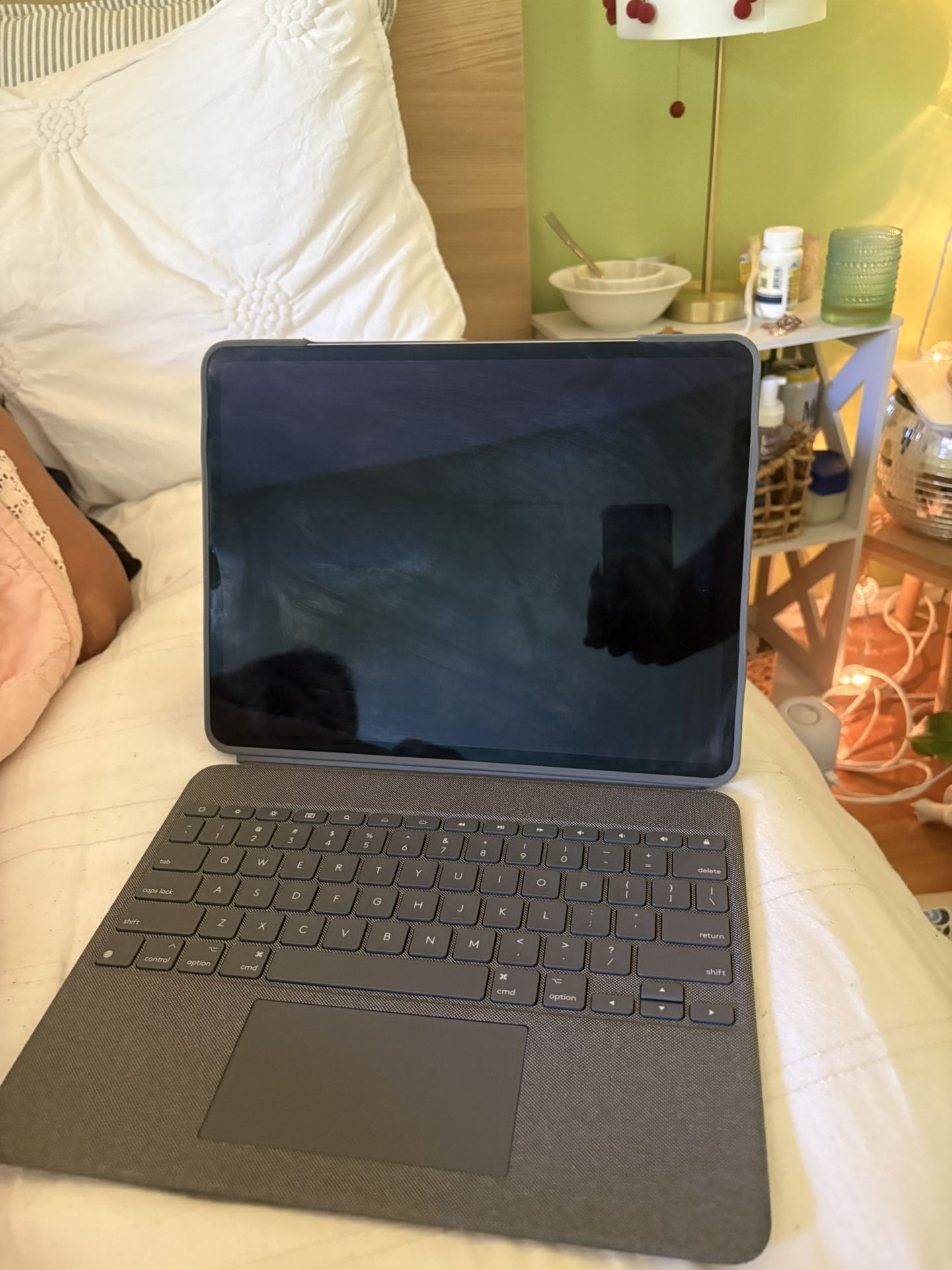 iPad Pro 12.9-inch (6th generation)