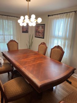 Dinning room table and chairs