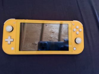 Nintendo switch lite yellow
