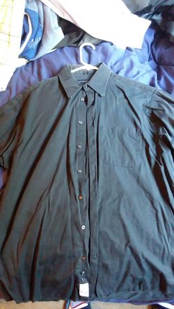 Kenneth Cole button up black tee