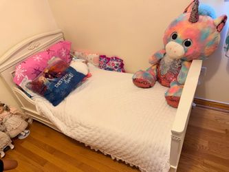 Toddler bed