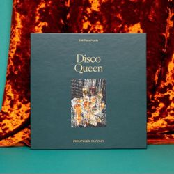 Piecework Puzzles

Disco Queen
An electrifying prism of bubbly sparkles. Sealed