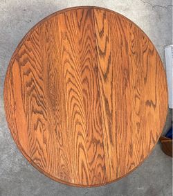 Extendable dinning table