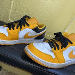 Jordan 1 “ Taxi White”  Size 11.5