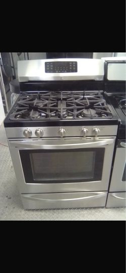 Kenmore 30”  Black and Stainless Steel Gas Stove