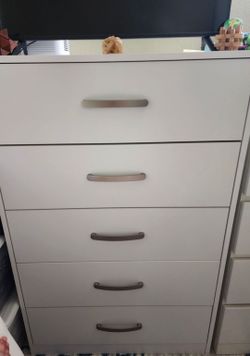 Ashley Furniture Chest of drawers