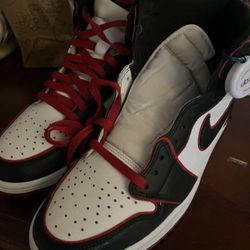 Air Jordan 1 Bloodline